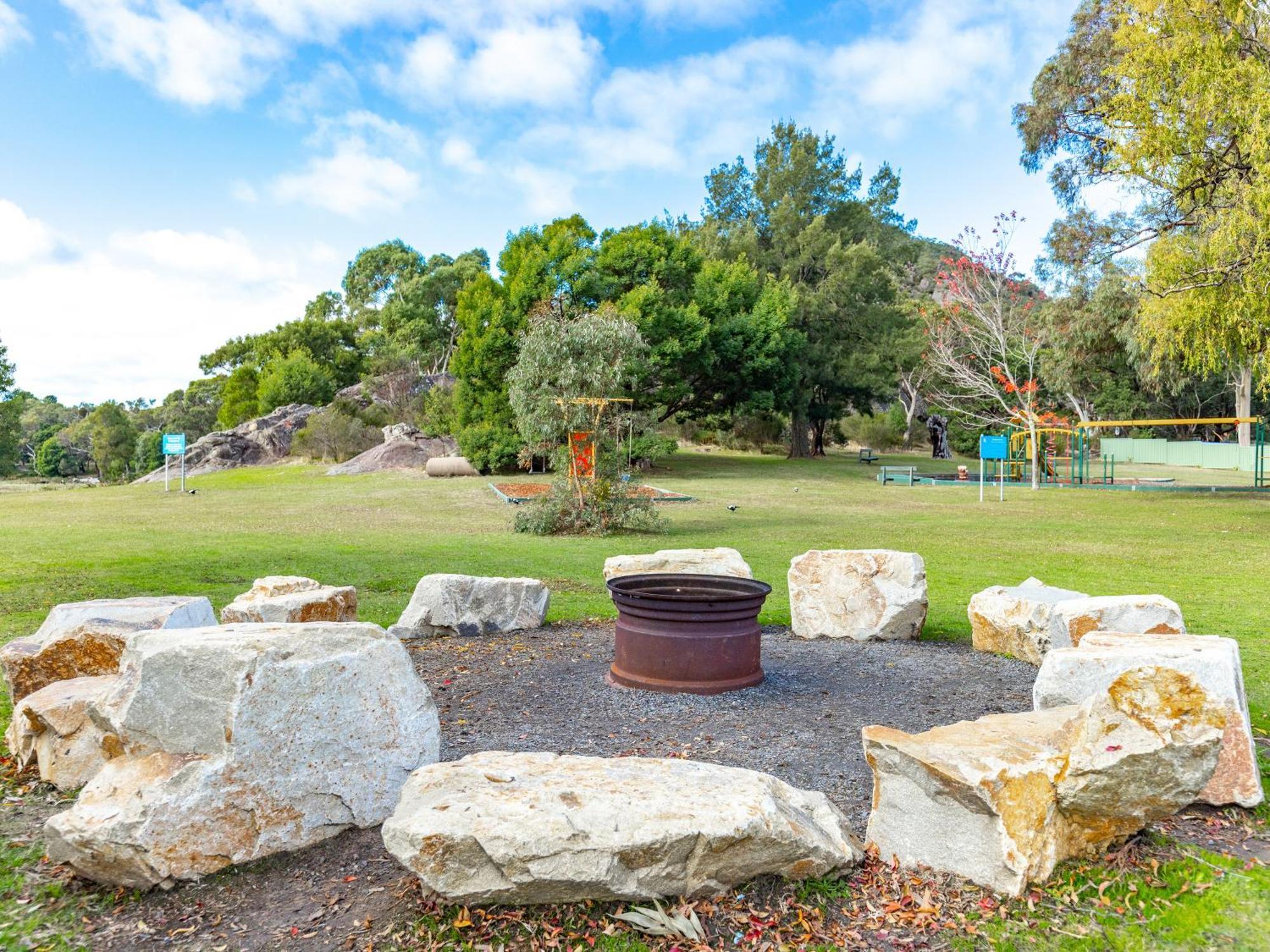 Nrma Halls Gap Holiday Park Extérieur photo